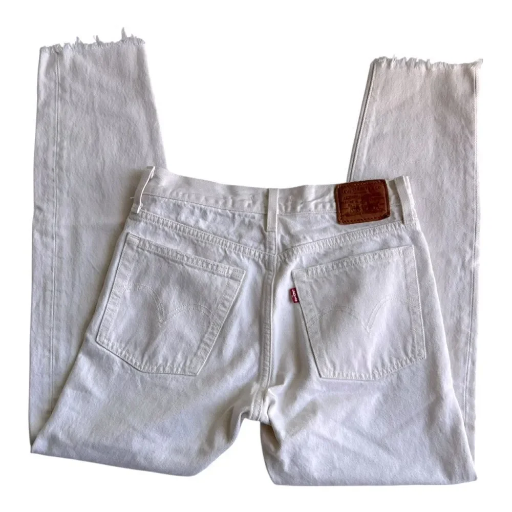 Levi’s Premium Wedgie Straight High Waist Raw Hem Eggshell White E Jeans sz 26
